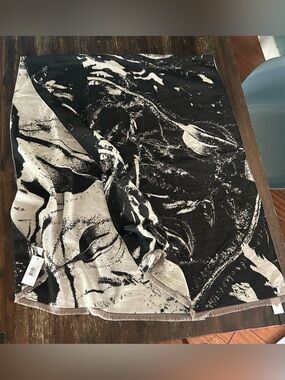 NWT Aldo large Black and Cream Abstract Scarf